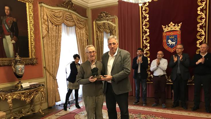 Pello Apezetxea etnografo, etnologo eta idazleak jaso du 2018ko Txondorra saria