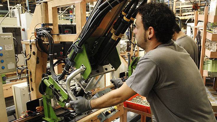 Egiten diren aparteko lanorduekin 2.200 lanpostu sortu litezke