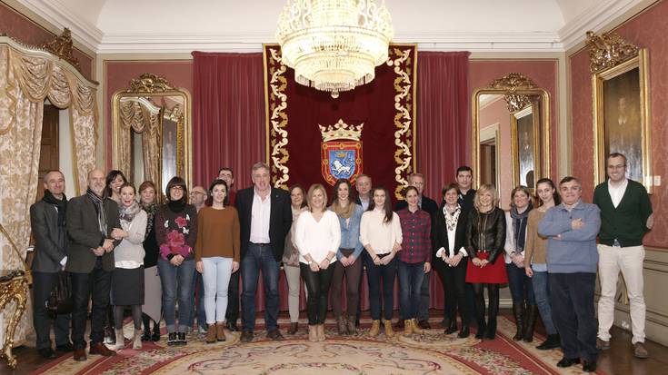 Anaitasuna gimnasia erritmiko taldea hartu du Iruñeko Udalak, Espainiako lehiaketa irabazi ostean