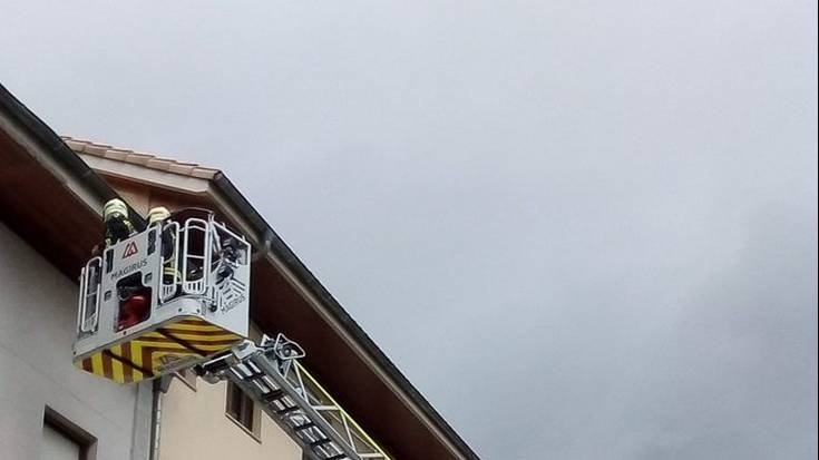 Asteburuko haizeteak kalteak eta arazoak eragin ditu hainbat tokitan