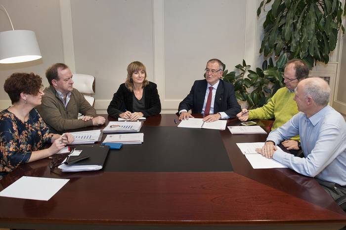 Gobernuak harremana berreskuratu du Eusko Ikaskuntzarekin