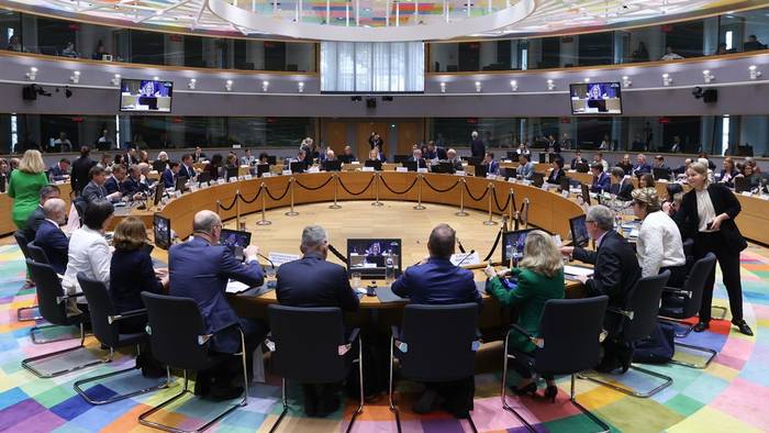 Atzeratu dute Europako Batasunean euskara ofizial izateko bozketa