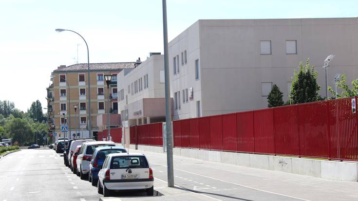 Arrotxapeko eta Alde Zaharreko auzo elkarteek bilera eginen dute, aparkatzeko arazoak aztertzeko