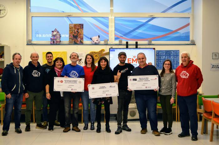 Elkartasun ekarpena egin dute Iruñeko Peñek