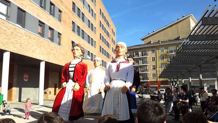 Arrotxapeko jaietan zertaz goza daiteke?