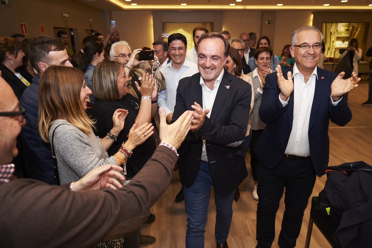 Hogeigarren eserlekua eskura du Navarra Sumak Nafarroako Parlamentuan