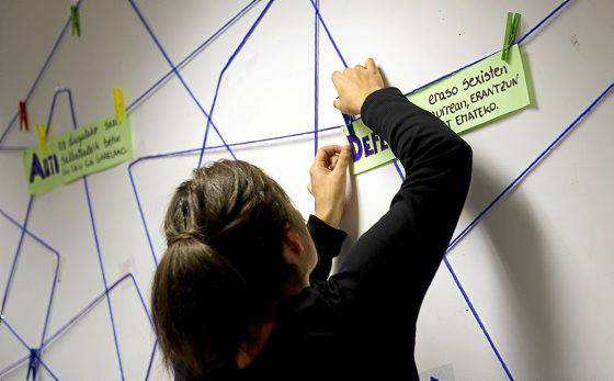  "Emakumeen ahalduntzea eta sareak” aztergai Gora Iruñea!k antolatutako tailerrean