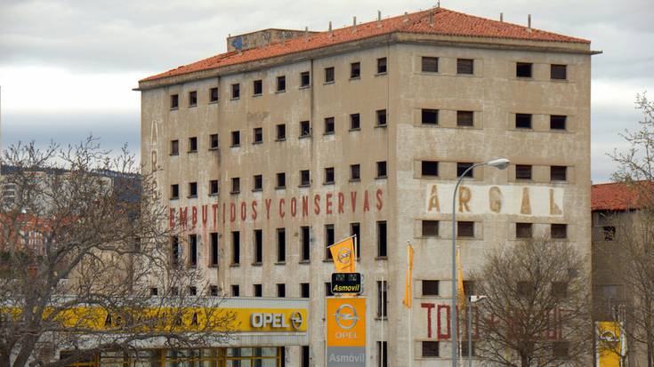 Argal fabrikaren eraikina botako dute