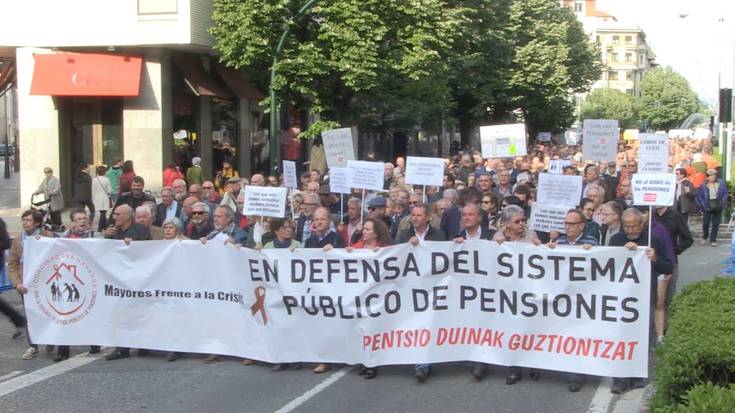 Pentsio duinak eskatzen segitzeko adinduek kalean segituko dute
