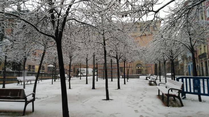 'Elurra', Castillo Suarez eta Sara Zozaya poesia errezitaldi musikatuan