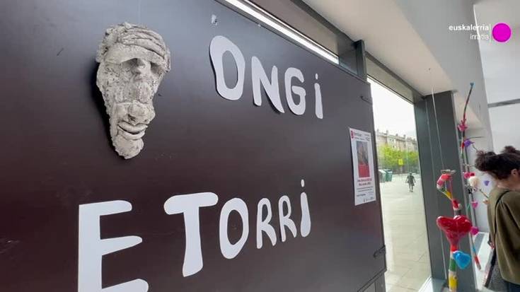 Atzerritik etorritako emakume zaintzaileen artelana erakusgai, Berriozarren