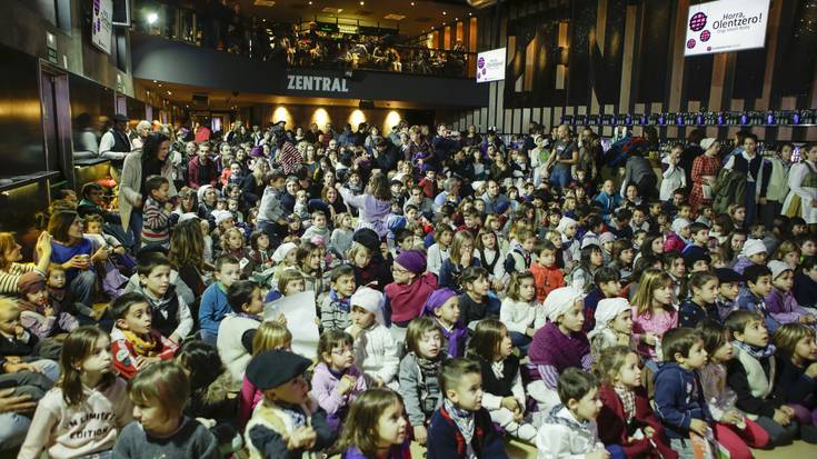 Jendez lepo Euskalerria Irratiak antolatutako Olentzeroren festa