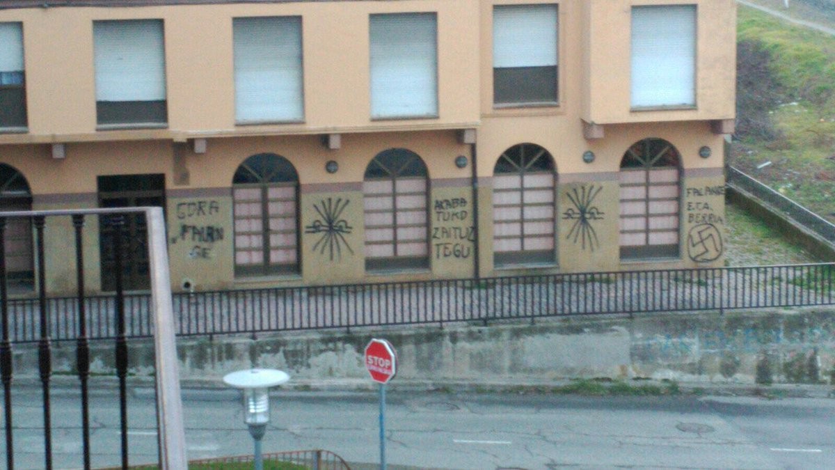 Pintaketa faxistak egin dituzte Altsasun