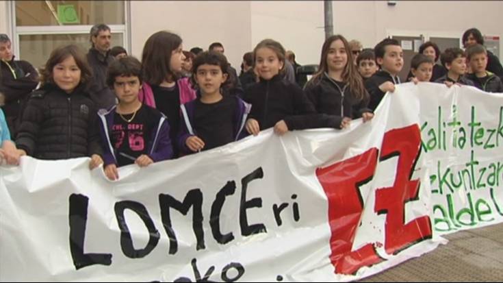 Lanuzteak eta protestak LOMCEren eta errebaliden aurka
