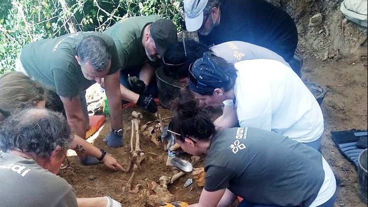 1936ko altxamendu faxistaren bi biktimaren gorpuzkiak errekuperatu dituzte Artazun