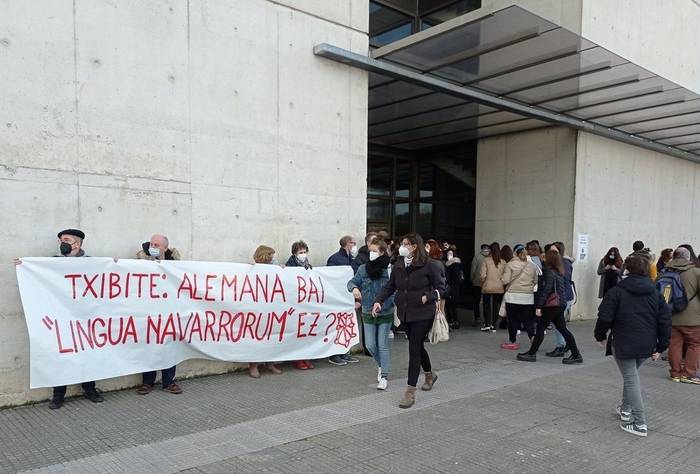 Euskara ezin dela atzerriko hizkuntzen azpitik baloratu ebatzi du Nafarroako Auzitegiak