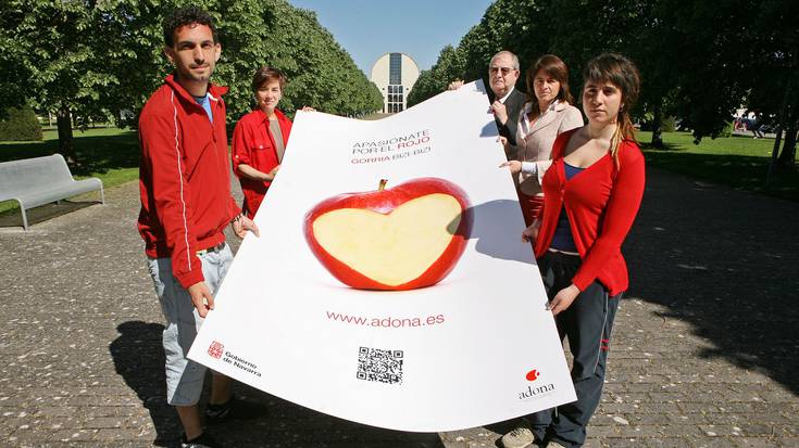 Orain dela bost urte odol-emaileak ziren %66k emateari utzi diote