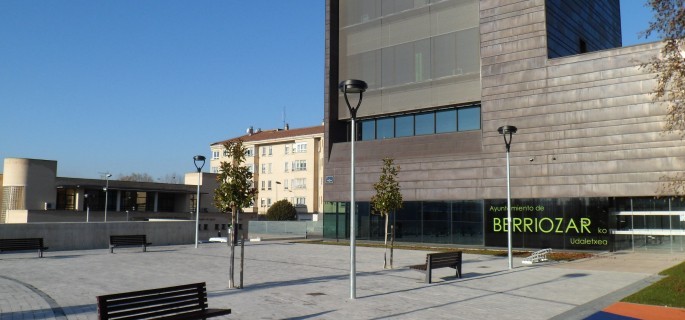 Berriozarko kiroldegiko tabernaren kudeaketarako euskara exijitzea "diskriminatzailea" dela dio Navarra Sumak