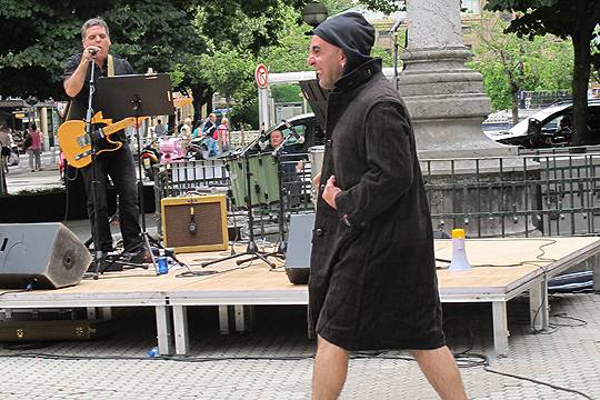 Rafa Rueda eta Oier Guillanen 'Munduaren neurria' errezitaldi musikatua, gaur, Kondestablen