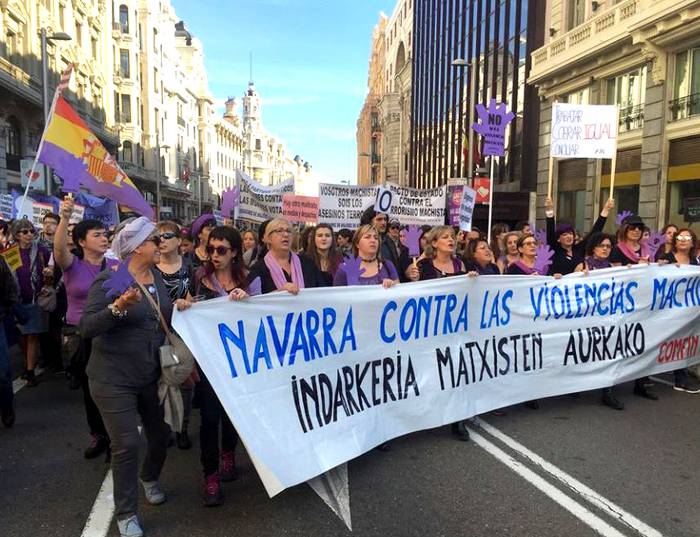 Indarkeria Matxisten Kontrako Martxari sostengua adierazi dio parlamentuak