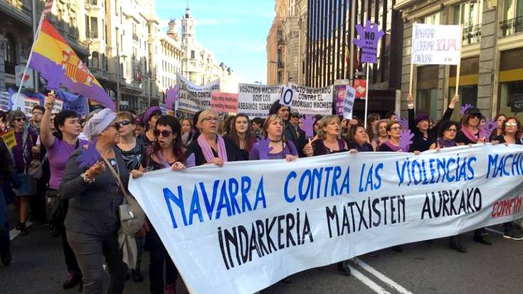 Indarkeria Matxisten Kontrako Martxari sostengua adierazi dio parlamentuak