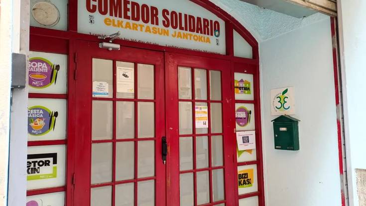 Pobreziari aurre egiteko erakundeen inplikazioa galdegin du Paris 365ek Nafarroako Parlamentuan