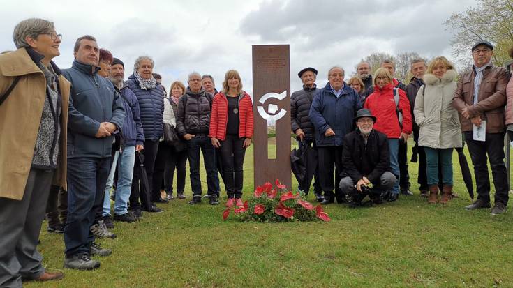 Gurseko kontzentrazio eremuan izan zirenei omenaldia egin diete