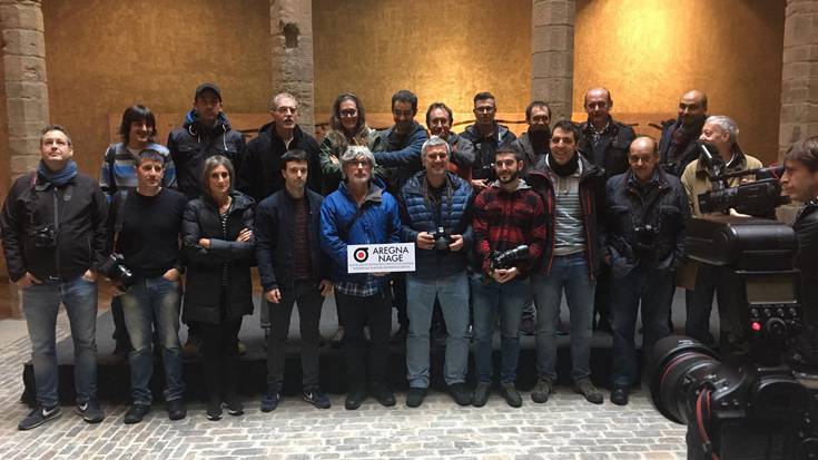 Albistari Grafikoen Elkartea sortu dute argazkilarien lan-baldintzen defentsarako