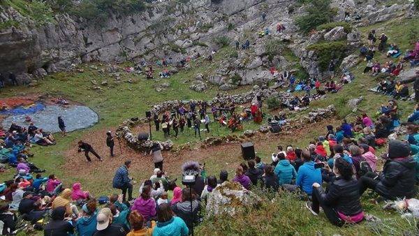 Urmuga: Olaia Inziarte, Janus Lester eta Mirari