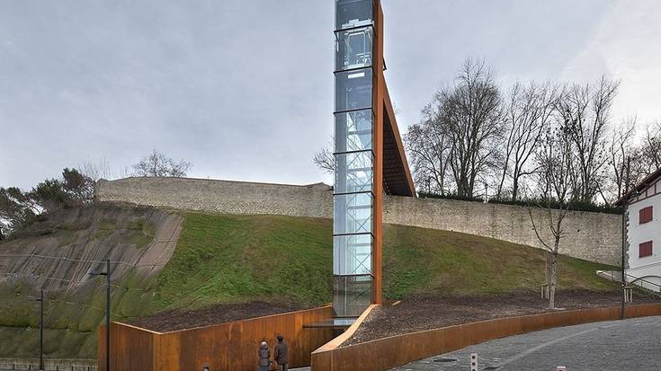 Astelehenean aldi baterako itxiko dute Medialunako igogailua