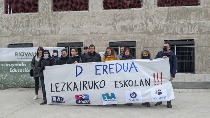 Lezkairuko ikastetxe berrian D eredua jartzeko eskatu dute sindikatuek eta euskalgintzak