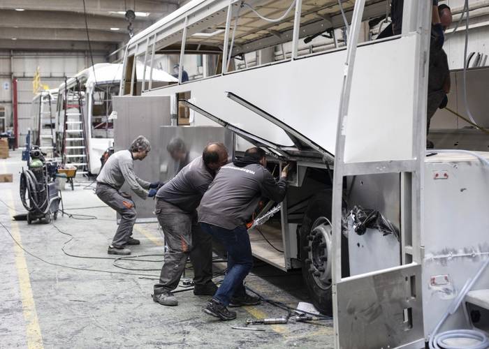 Sunsundeguin amiantoagatik hildako beharginen senideei kalte-ordainak murriztu zaizkiela salatu dute