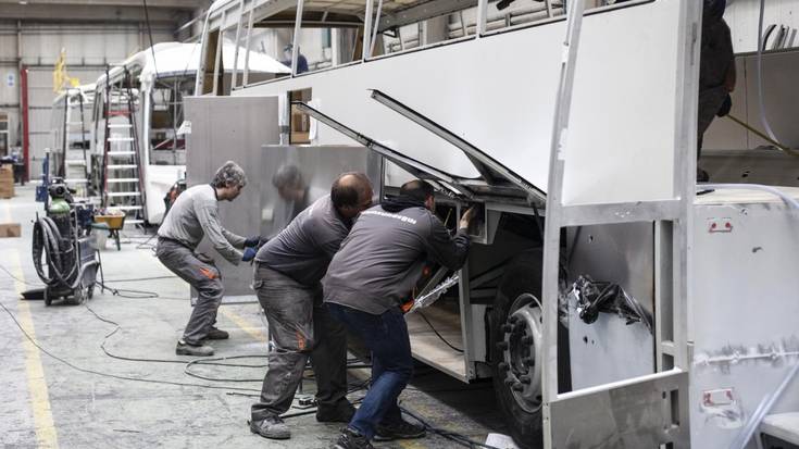 Sunsundeguin amiantoagatik hildako beharginen senideei kalte-ordainak murriztu zaizkiela salatu dute