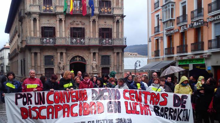 Desgaitasuna dutenei arreta eskaintzen dieten langileak greba mugagabean