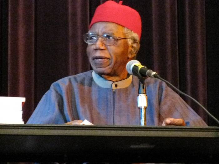 Liburu aurkezpena: Chinua Achebe «Gainbehera dator dena»