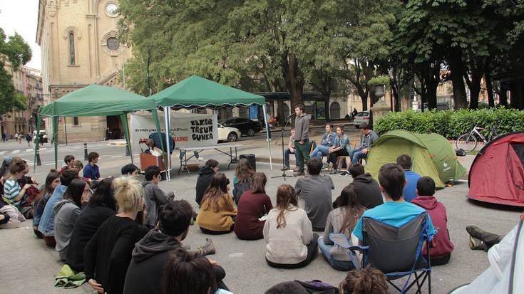 Altsasuko auzia salatzeko elkartasun gunea muntatu dute