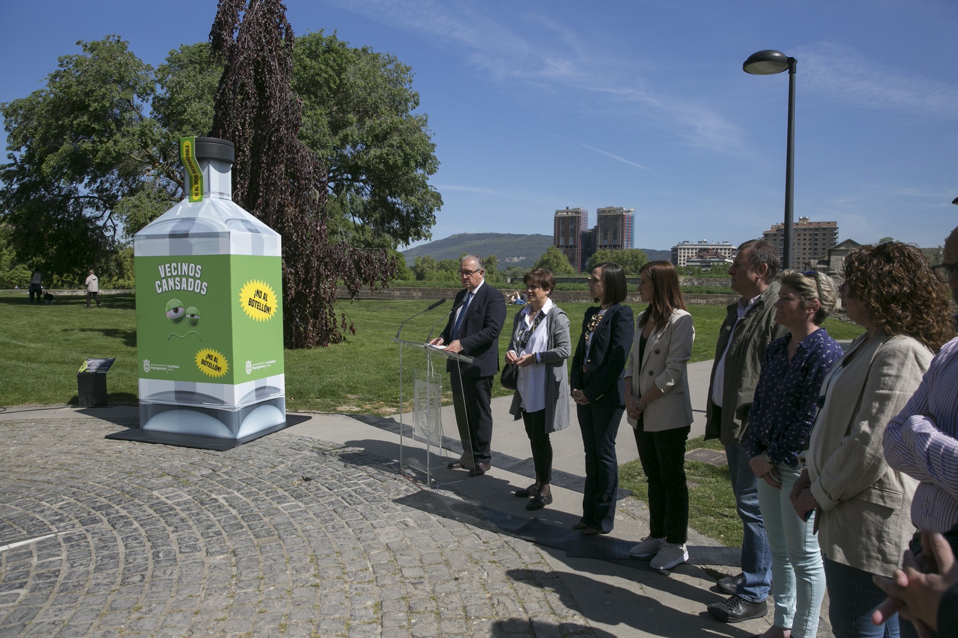 Kale zurrutaren aurkako kanpainak Euskararen eta Berdintasunaren Ordenantzak betetzen ez dituela salatu du Iruñeko oposizioak
