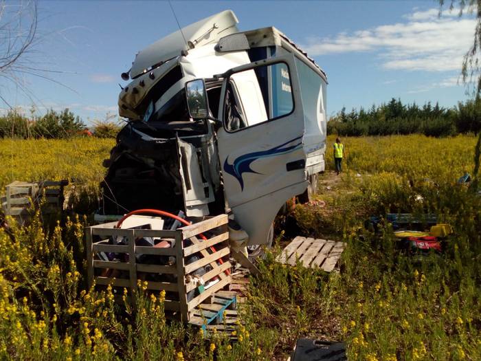 Gidari bat hil da Erriberrin, kamioi batek eta traktore batek elkar jota