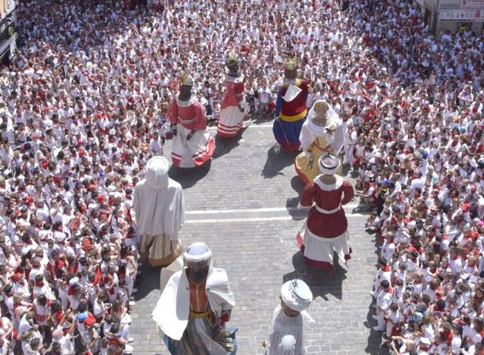 Erraldoi, buruhandi eta zaldikoek azken dantza egingo dute Udaletxe Plazan