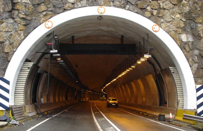 Nafarroako Gobernuak ez dauka baliabide ekonomikorik Belateko tunelen egoera konpontzeko