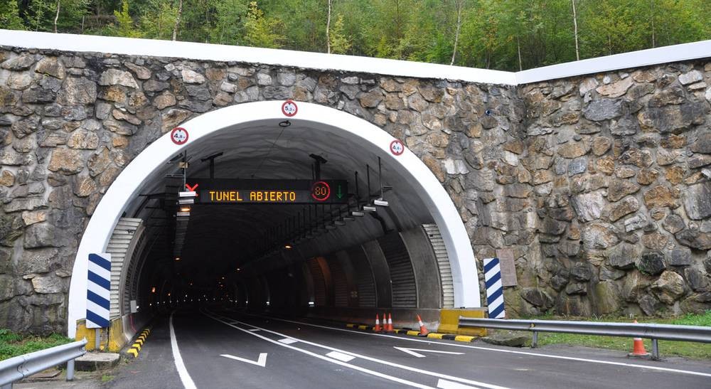 N-121-A errepidea itxi dute, Belateko eta Almandozko tuneletarako “segurtasuna” eskatzeko