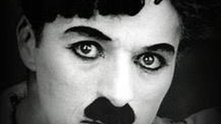 “Denok gara afizionatuak. Bizitza hain da laburra, ez baitu gehiagorako ematen”. Charles Chaplin, Charlot