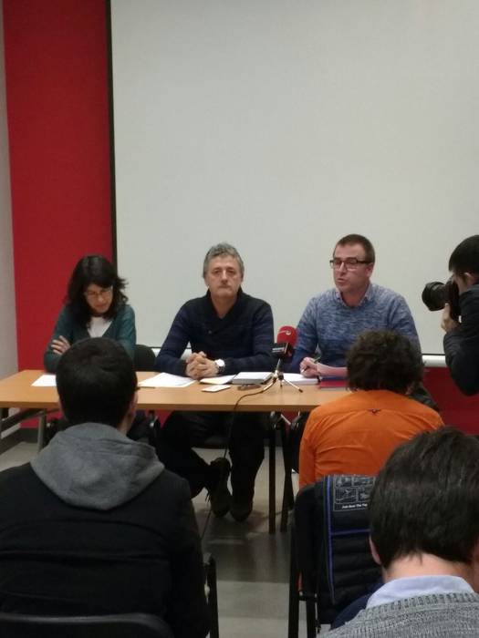 Bigarren Hezkuntzako Lan Eskaintza Publikoaren azterketa atzeratzeko eskatu dute sindikatuek