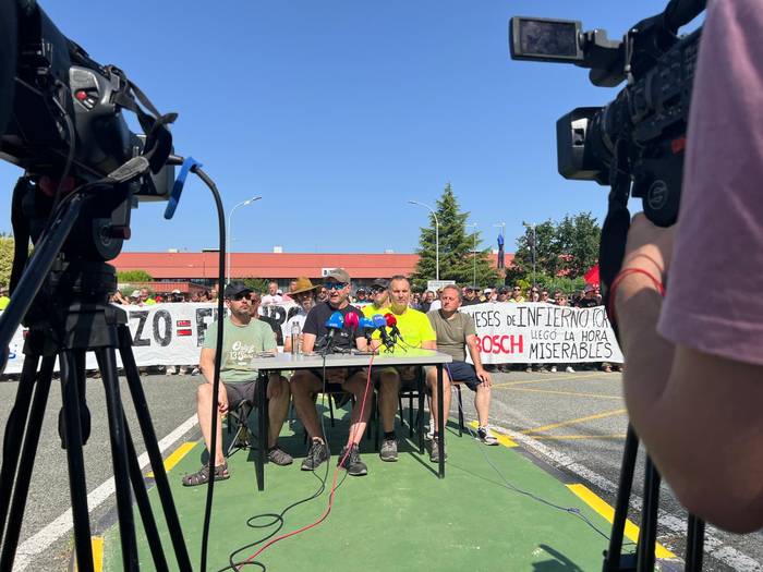 Eskirozko BSHko langileak azken bileraren atarian