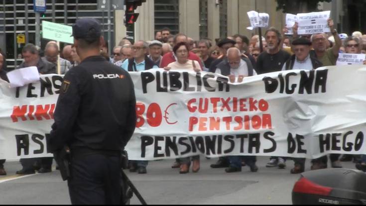 Pentsio "duin eta publikoen alde" kalera atera dira herritarrak