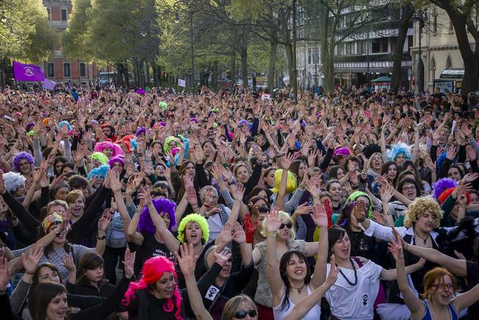 Abortatzeko eskubidea bermatuko duen foru dekretua, sarean