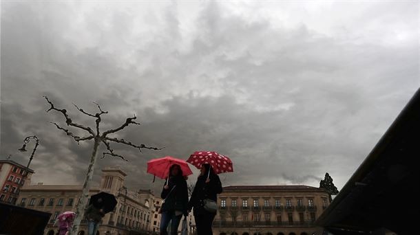 Abisu horia Nafarroan, eurite eta ekaitz arriskuagatik