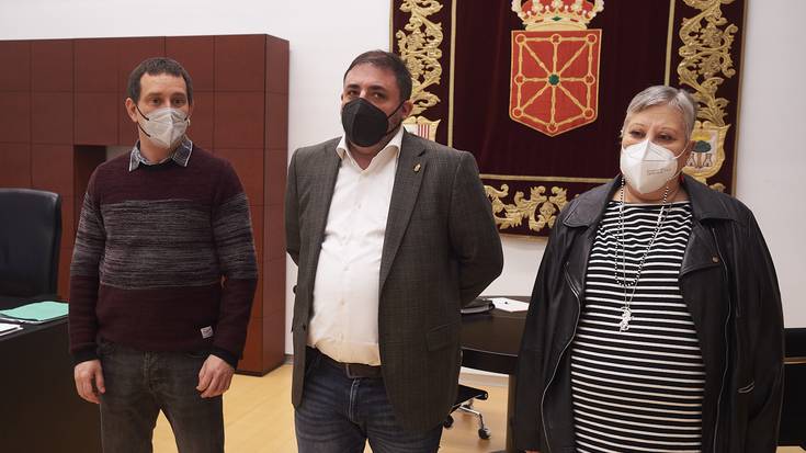 Parlamentuko lehendakaria Torturatuen Sarearen ordezkaritza batekin bildu da