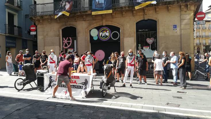 Iruñeko inauterietan izandako istiluengatik zazpi gazte deklaratzera deitu dituzte