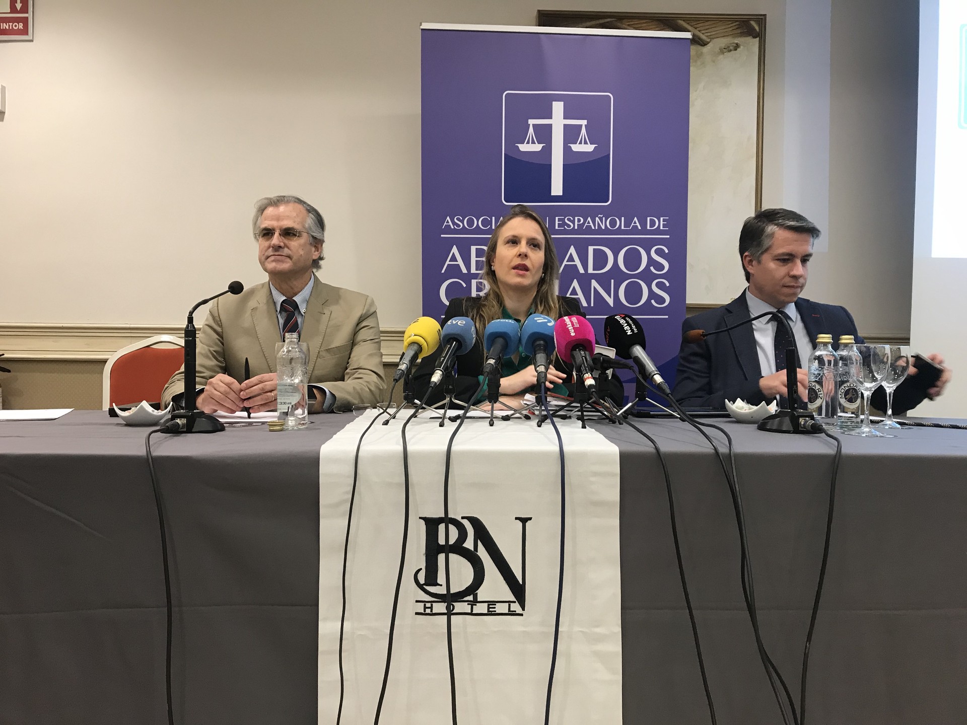 Europaraino eraman dute Abel Azkona artistaren kontrako salaketa